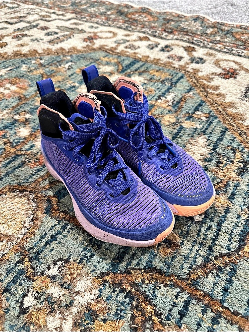 Jordan Air Jordan basketball shoes  Purple & Pink basketball shoes.